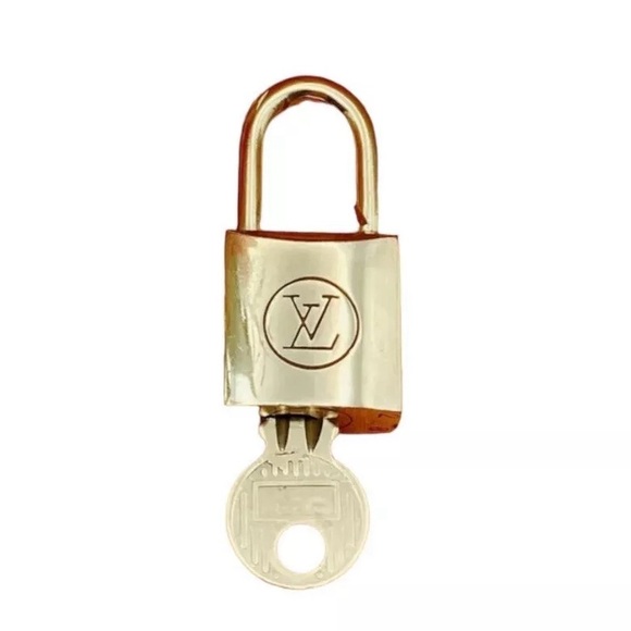 AUTHENTIC Rare 204 Louis Vuitton Lock and key with LV keychain and necklaces! - Picture 9 of 16